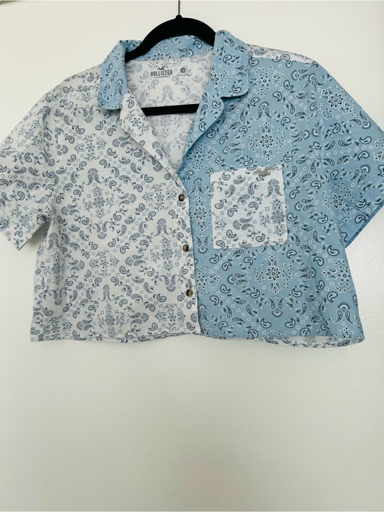 Abercrombie & Fitch Tops - Hollister Women’s Blue & White Paisley Cropped Button-Up Shirt Sleepwear M